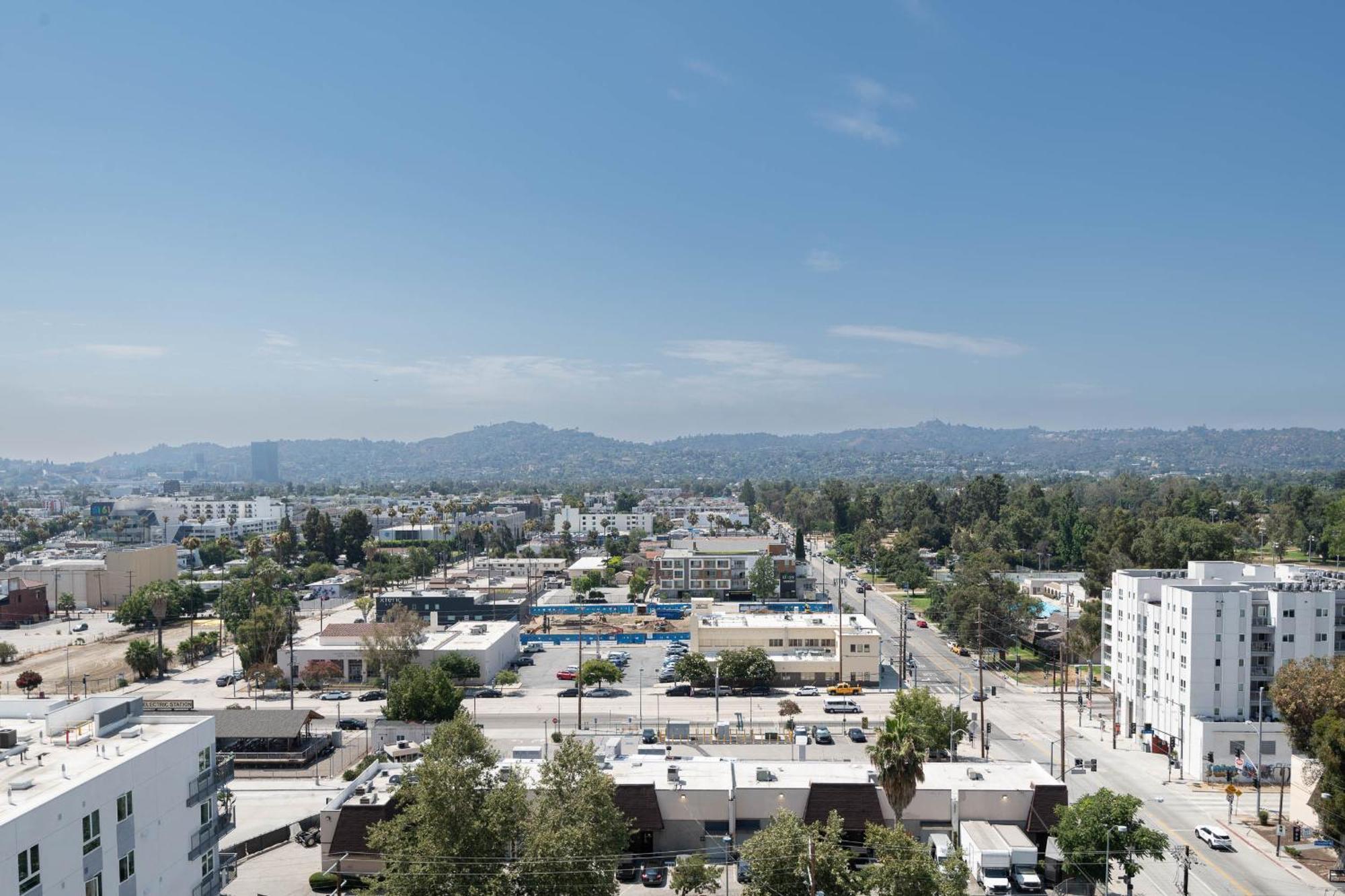 Skyline Suites - Los Angeles — Photos 1